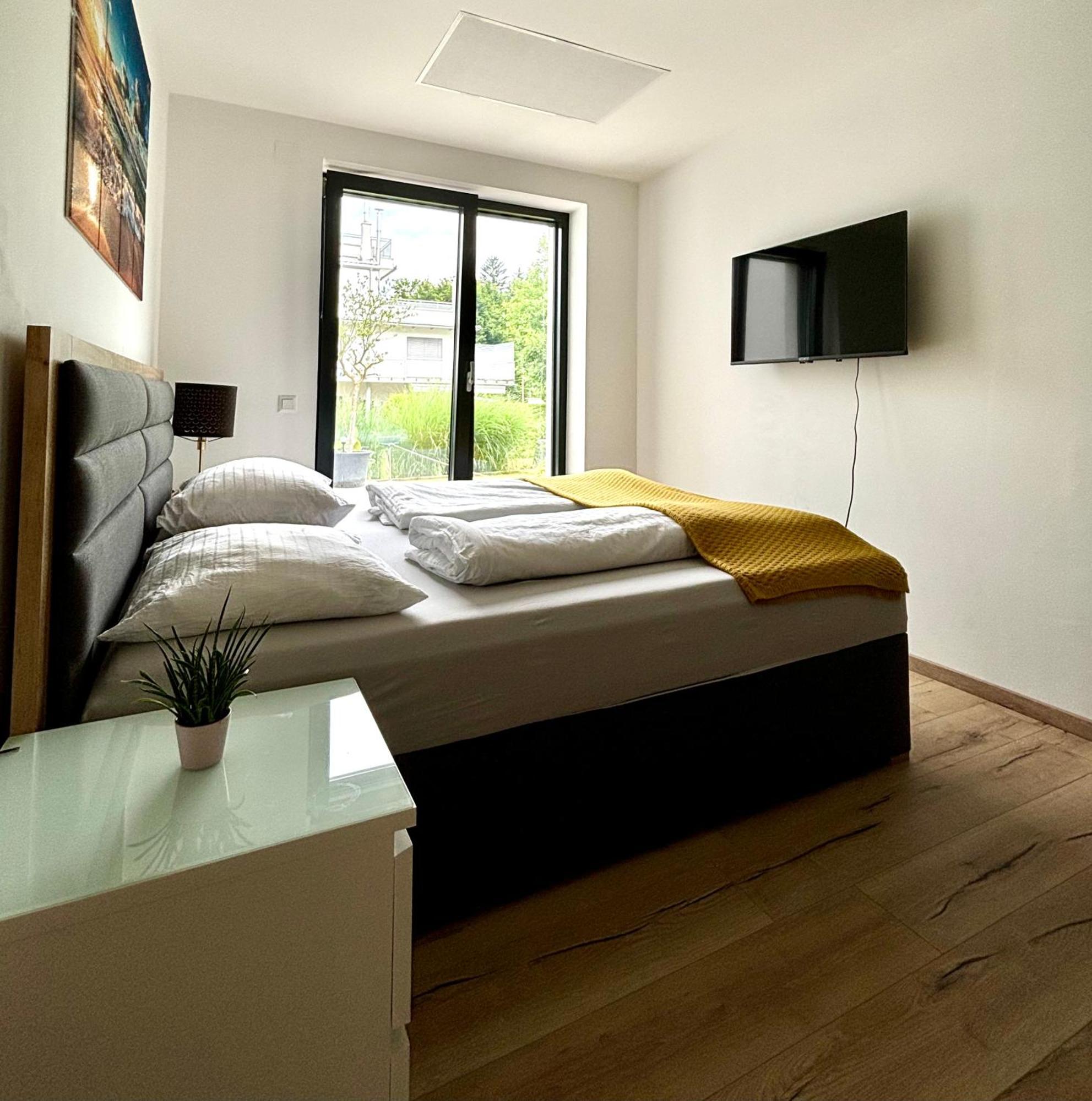 Schoene Wohnung Mit Terrasse Und Parkplatz Velden am Wörthersee Esterno foto