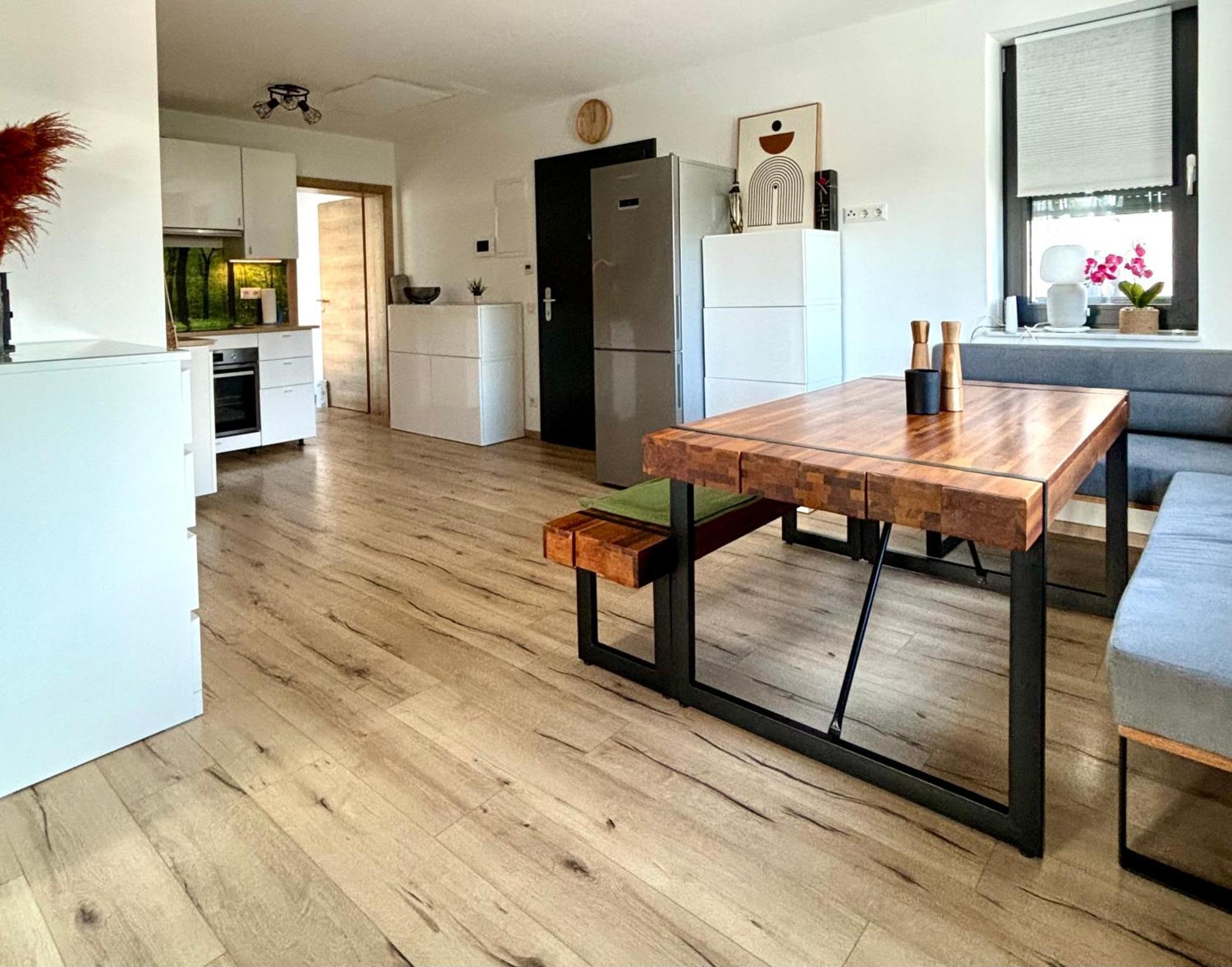 Schoene Wohnung Mit Terrasse Und Parkplatz Velden am Wörthersee Esterno foto