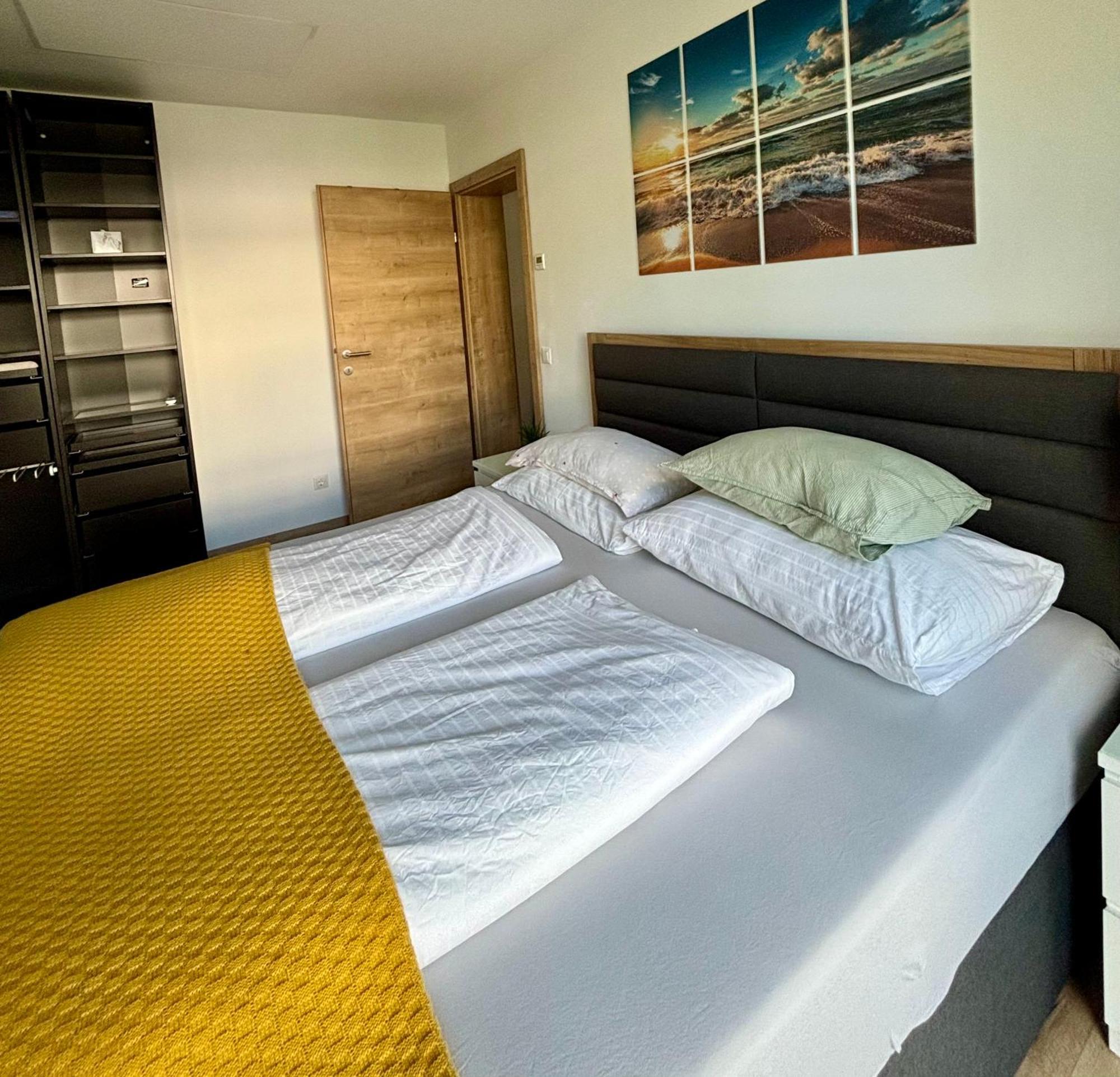 Schoene Wohnung Mit Terrasse Und Parkplatz Velden am Wörthersee Esterno foto