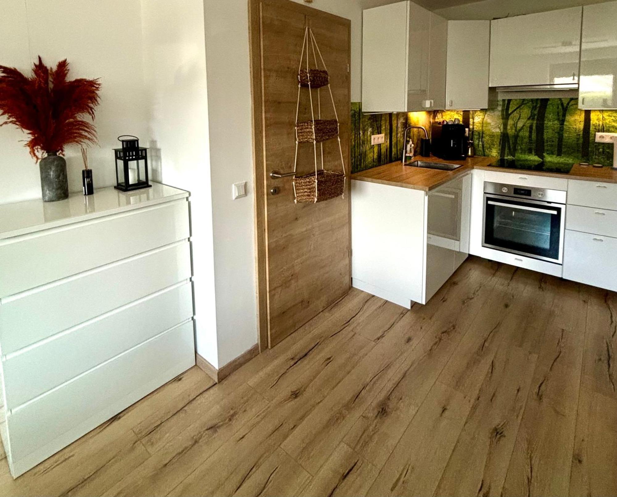 Schoene Wohnung Mit Terrasse Und Parkplatz Velden am Wörthersee Esterno foto