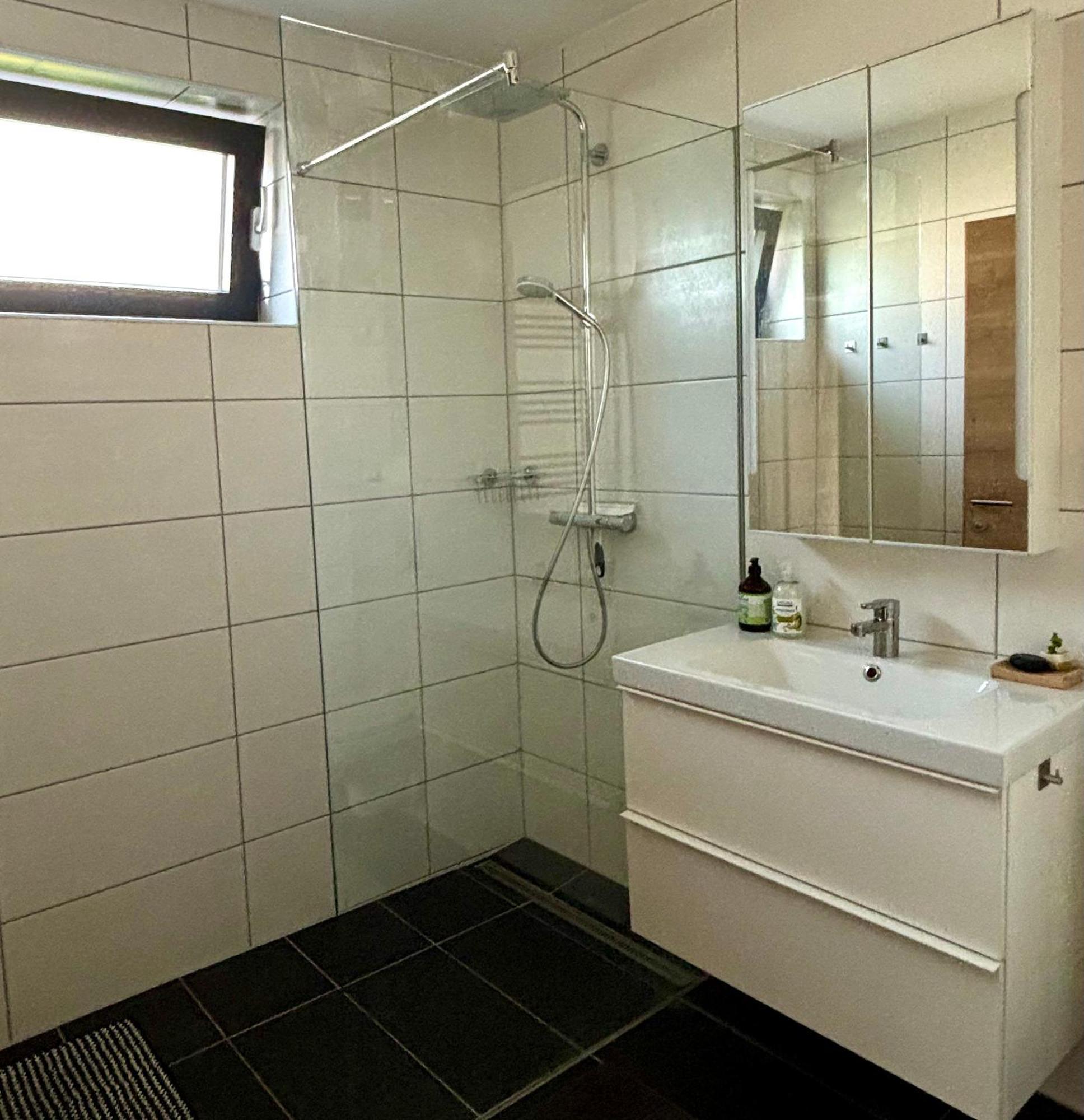 Schoene Wohnung Mit Terrasse Und Parkplatz Velden am Wörthersee Esterno foto